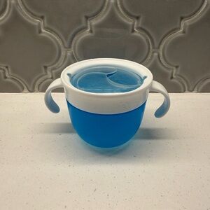 Munchkin Blue and White Snack Sipper with Dual Handles